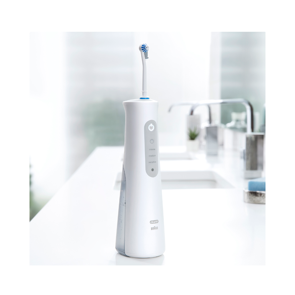 Oral-B AquaCare 6 Pro Expert Portable Irrigator Water Flosser + Replacement Jets 4 Pack Kit