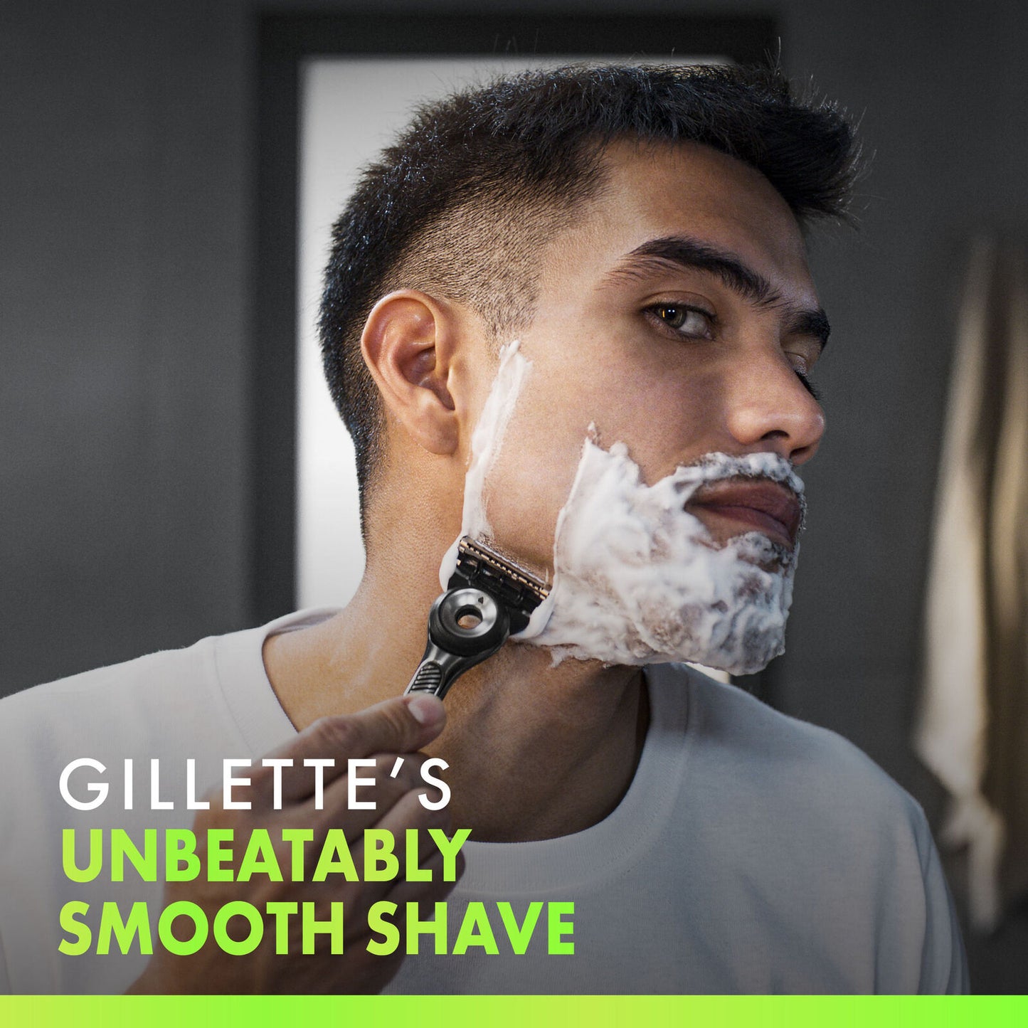 Gillette Labs Exfoliating Razor Handle with Magnetic Stand + 2 Refill Blades