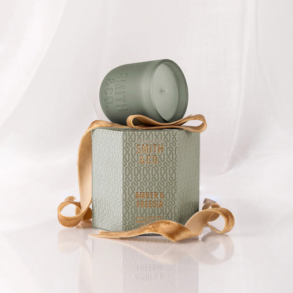 The Aromatherapy Co. Smith & Co Limited Edition Candle 80g - Amber & Freesia